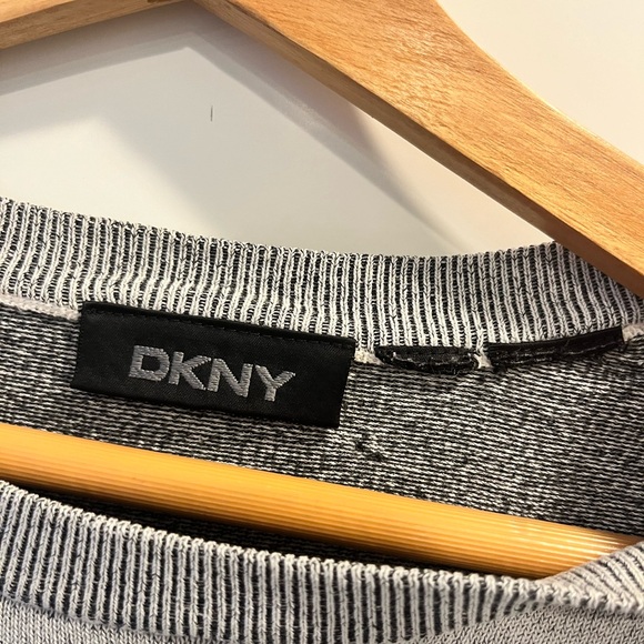 DKNY light weight sweater - Picture 3 of 3
